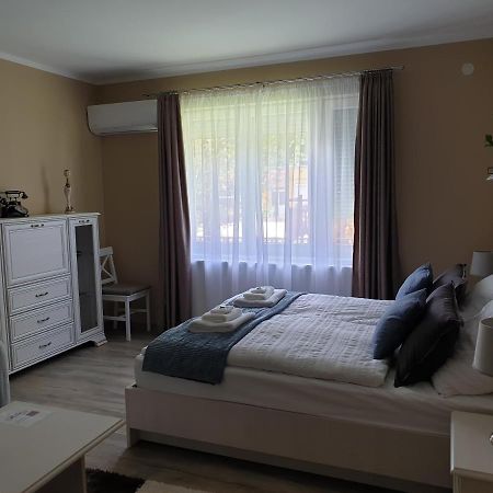 Royal Apartman Егер Екстериор снимка